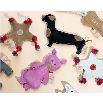 Lederspielzeug Schwein Detailansicht