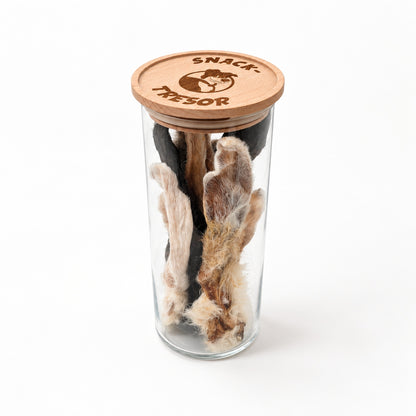 Snack-Tresor befüllt mit Hasenohren und Kauartikeln